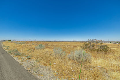 2.94 Acres Pearblossom, Los Angeles County, CA (Power, Water, & Paved Road)
