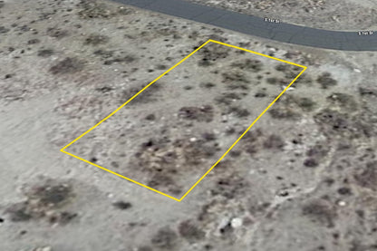 0.11 Acre Kingman, Mohave County, AZ (Power, Water, & Paved Road)