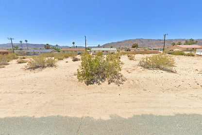 0.19 Acre Twentynine Palms, San Bernardino County, CA (Power, Water, & Paved Road)