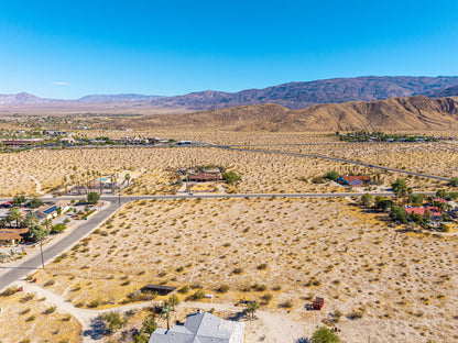 1.47 Acres Borrego Springs, San Diego County, CA (Power, Water, & Paved Road)
