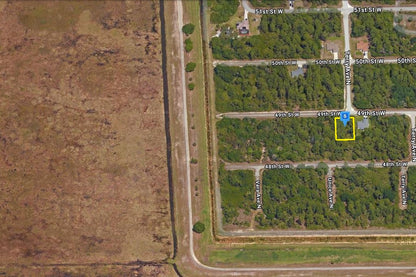 0.25 Acre Lehigh Acres, Lee County, FL (Power & Paved Road)