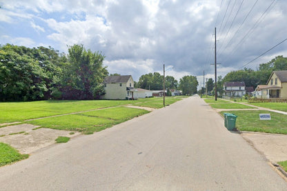 0.17 Acre Springfield, Sangamon County, IL (Power, Water, & Paved Road)