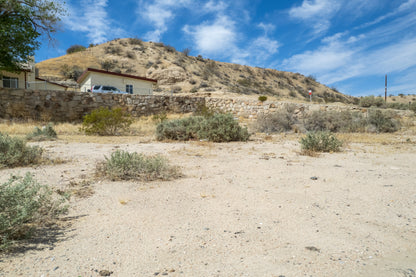 0.49 Acre Victorville, San Bernardino County, CA (Power, Water, & Paved Road)