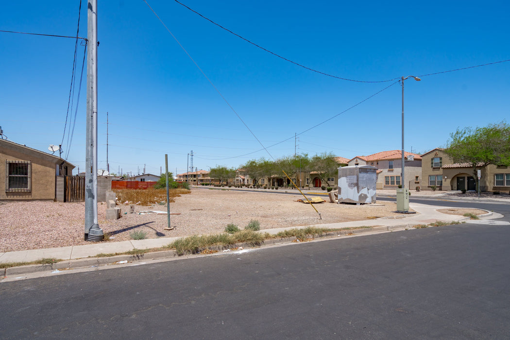 0.17 Acre Phoenix, Maricopa County, AZ (Power, Water, & Paved Road)