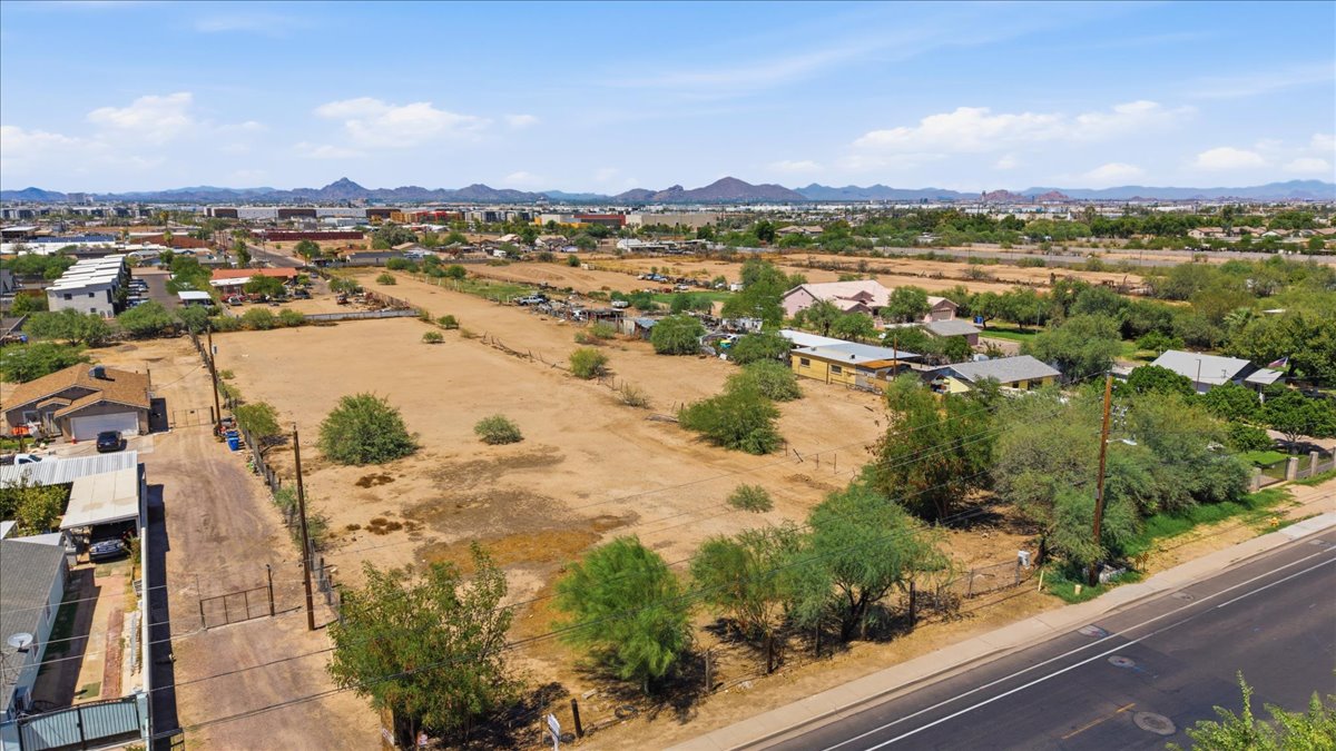 1.45 Acres Phoenix, Maricopa County, AZ (Power, Water, and Paved Road)