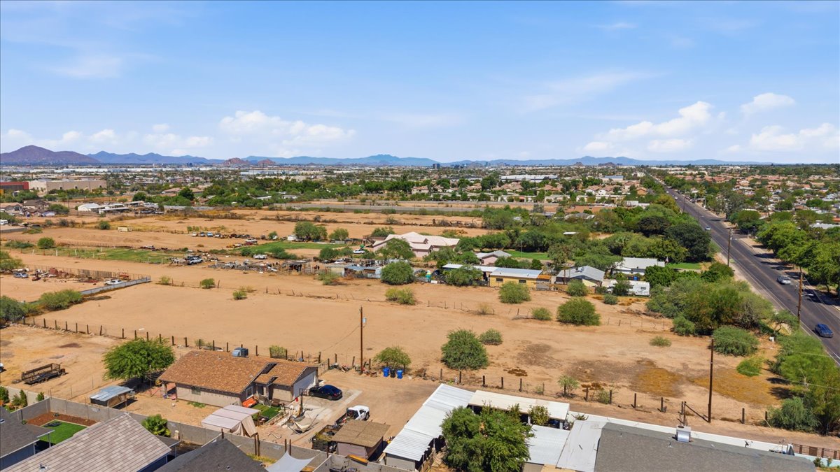 1.45 Acres Phoenix, Maricopa County, AZ (Power, Water, and Paved Road)