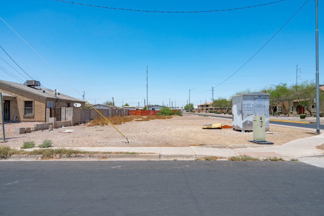 0.17 Acre Phoenix, Maricopa County, AZ (Power, Water, & Paved Road)