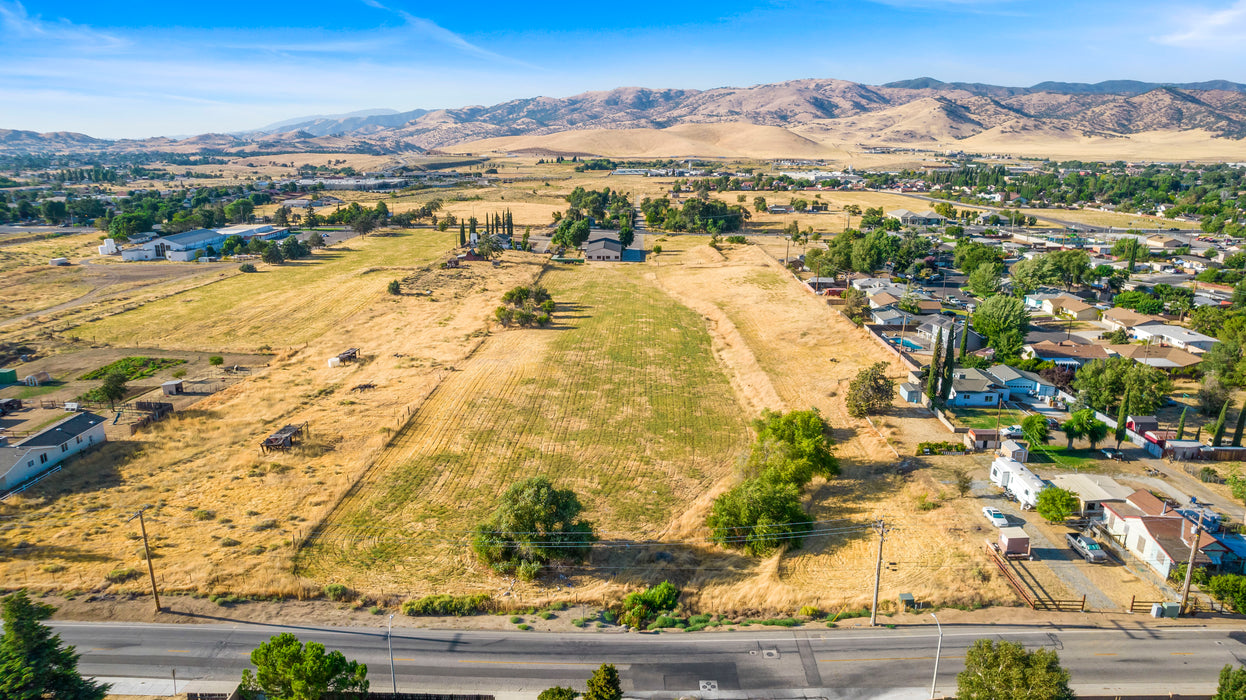 8.28 Acres Tehachapi, Kern County, CA (Power & Paved Road)