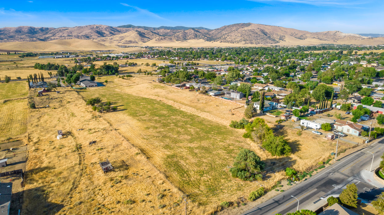 8.28 Acres Tehachapi, Kern County, CA (Power & Paved Road)