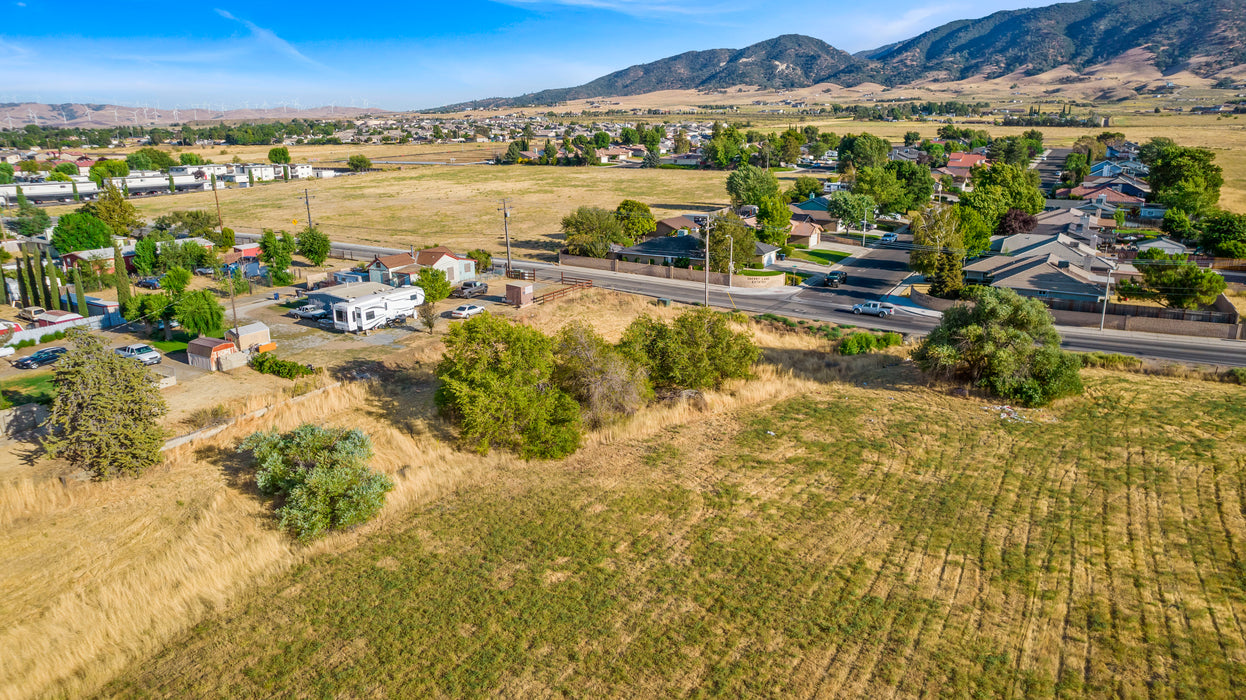 8.28 Acres Tehachapi, Kern County, CA (Power & Paved Road)