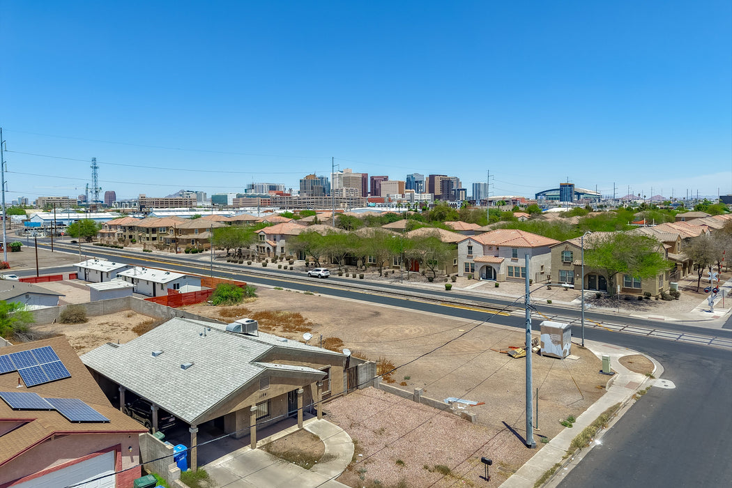 0.17 Acre Phoenix, Maricopa County, AZ (Power, Water, & Paved Road)