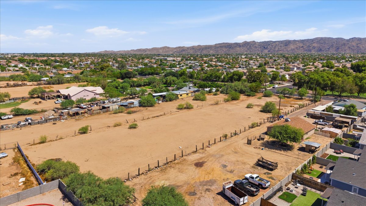 1.45 Acres Phoenix, Maricopa County, AZ (Power, Water, and Paved Road)