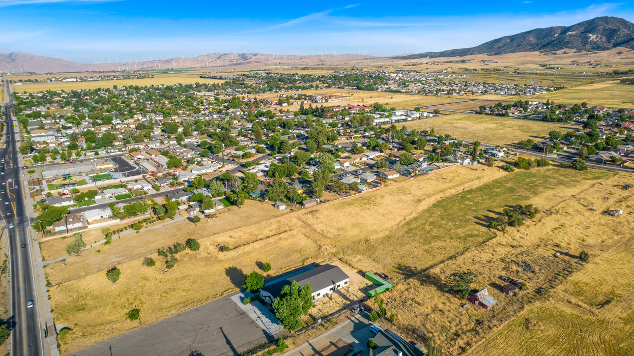 8.28 Acres Tehachapi, Kern County, CA (Power & Paved Road)