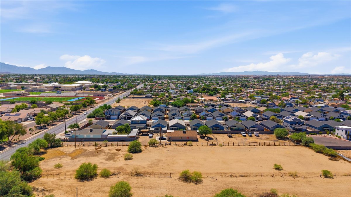 1.45 Acres Phoenix, Maricopa County, AZ (Power, Water, and Paved Road)