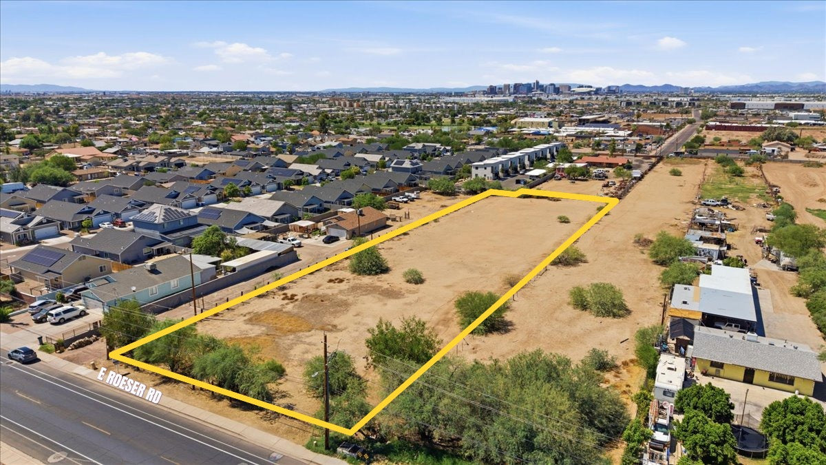1.45 Acres Phoenix, Maricopa County, AZ (Power, Water, and Paved Road)