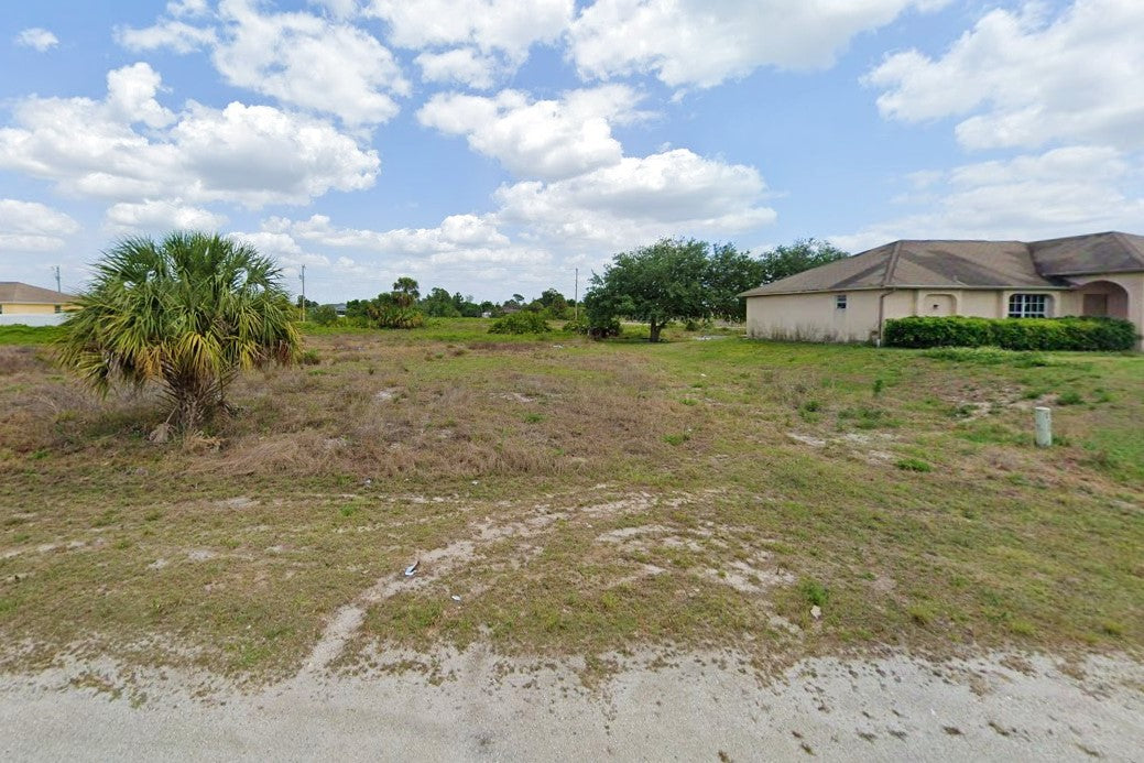 0.23 Acre Lehigh Acres, Lee County, FL (Power, Water, & Paved Road)