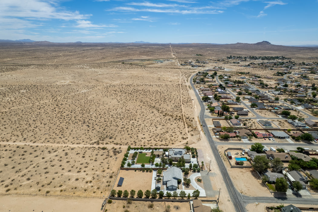 1.27 Acres California City, Kern County, CA (Power, Water, & Paved Road)