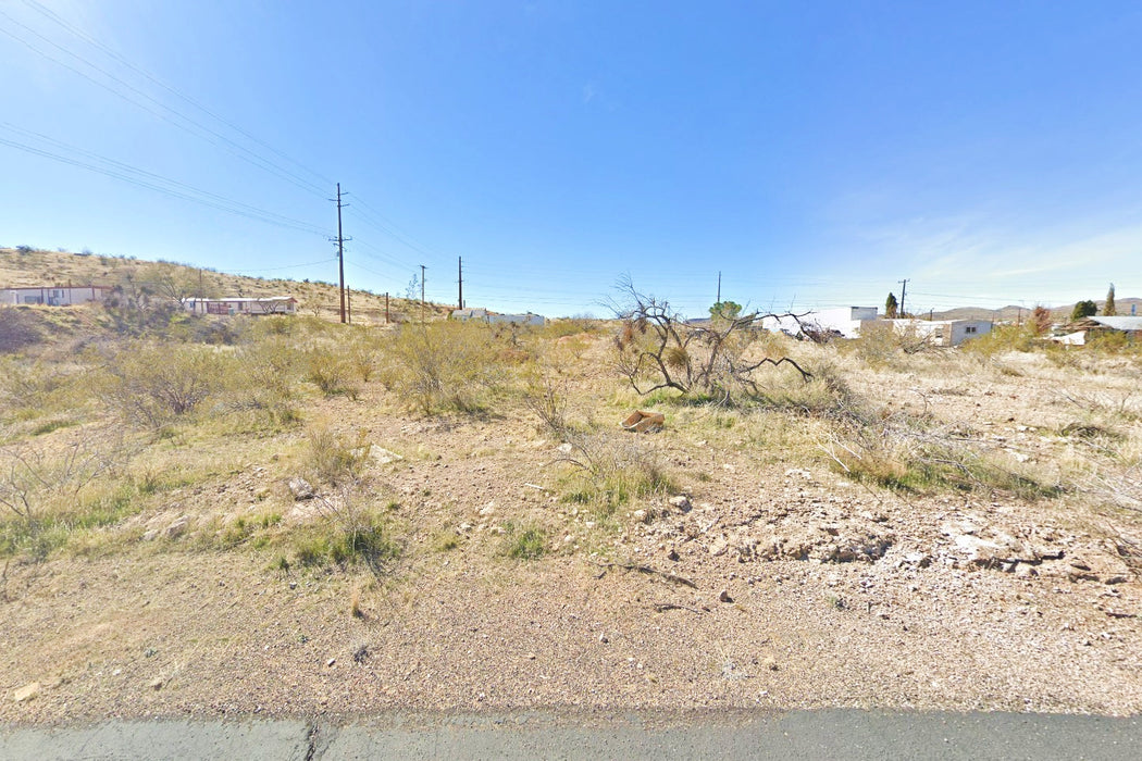 0.11 Acre Kingman, Mohave County, AZ (Power, Water, & Paved Road)