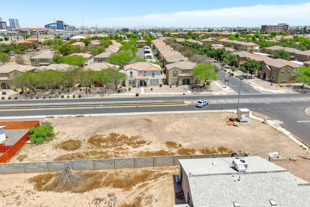 0.17 Acre Phoenix, Maricopa County, AZ (Power, Water, & Paved Road)