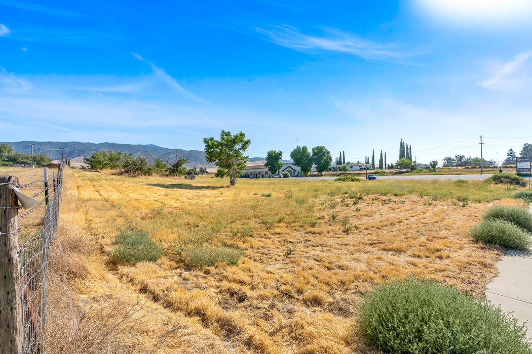 8.28 Acres Tehachapi, Kern County, CA (Power & Paved Road)