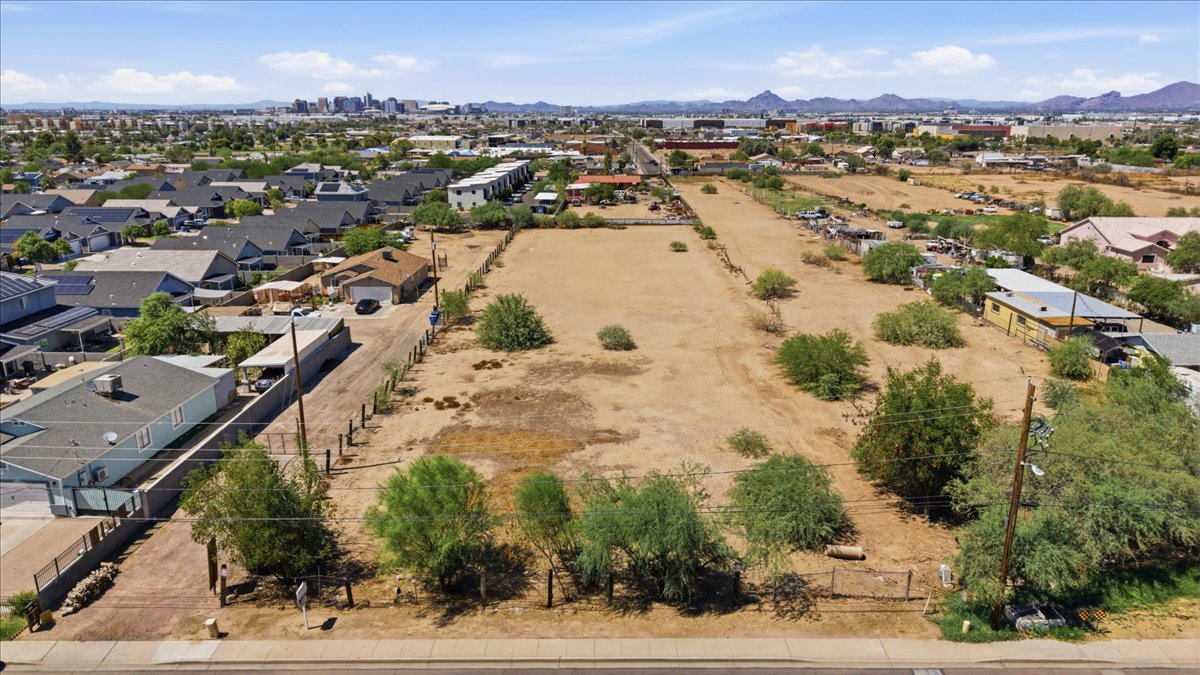 1.45 Acres Phoenix, Maricopa County, AZ (Power, Water, and Paved Road)