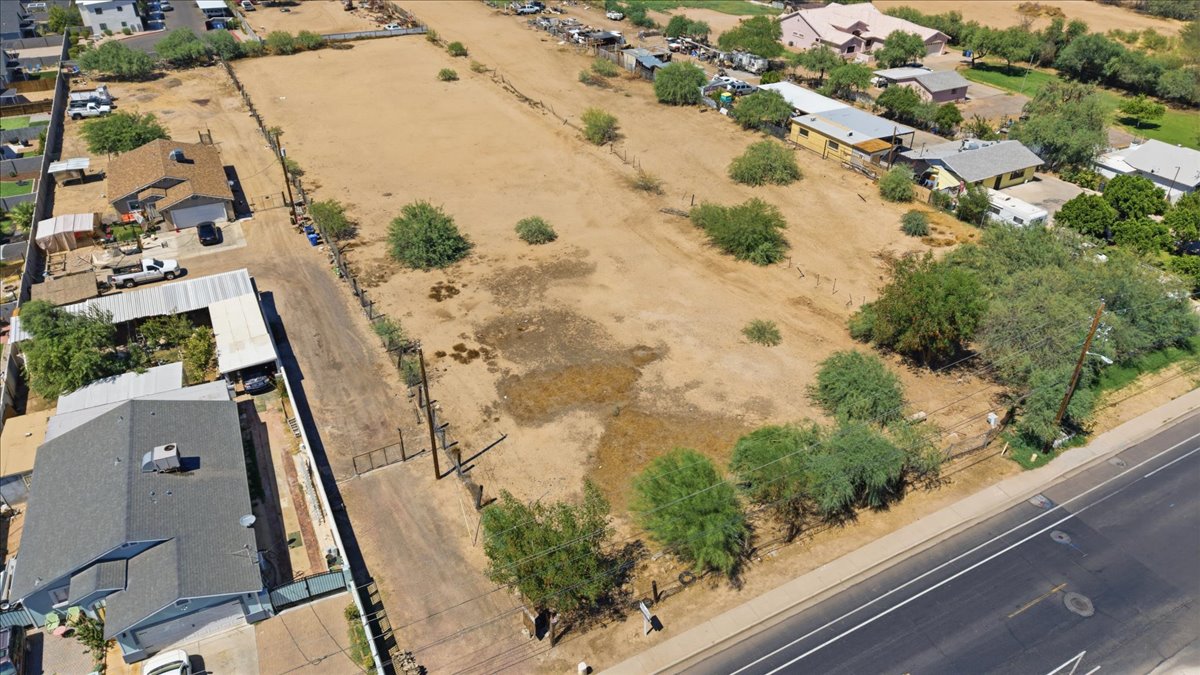 1.45 Acres Phoenix, Maricopa County, AZ (Power, Water, and Paved Road)