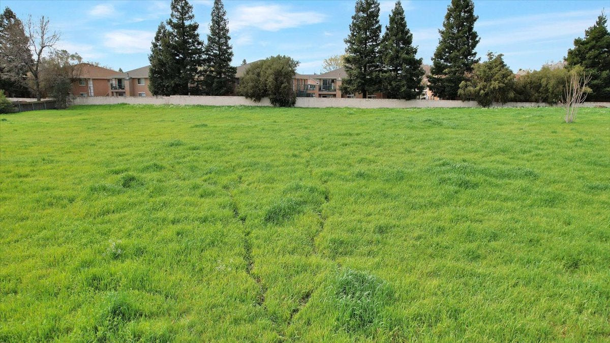 3.05 Acres Marysville, Yuba County, CA (Power, Water, & Paved Road)