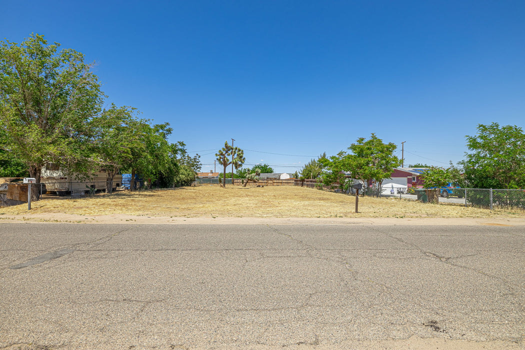 0.26 Acre Hesperia, San Bernardino County, CA (Power, Water, & Paved Road)