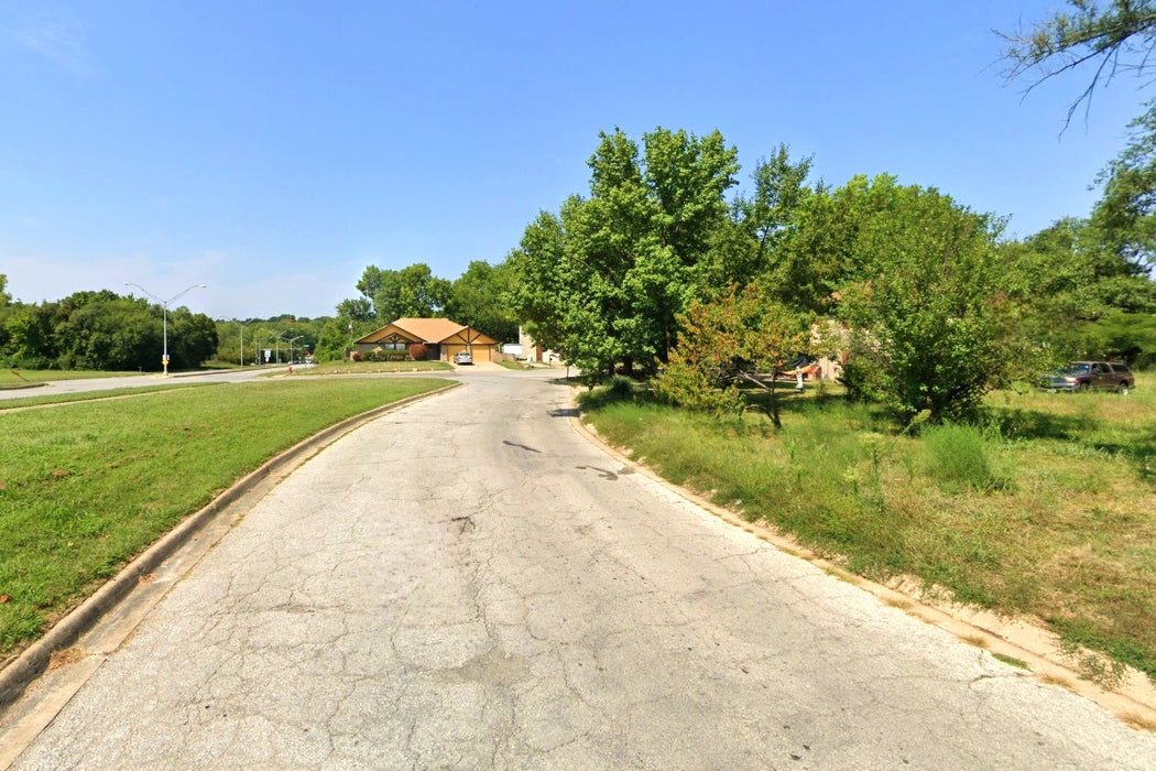 0.20 Acre Kansas City, Wyandotte County, KS (Power, Water, & Paved Road)