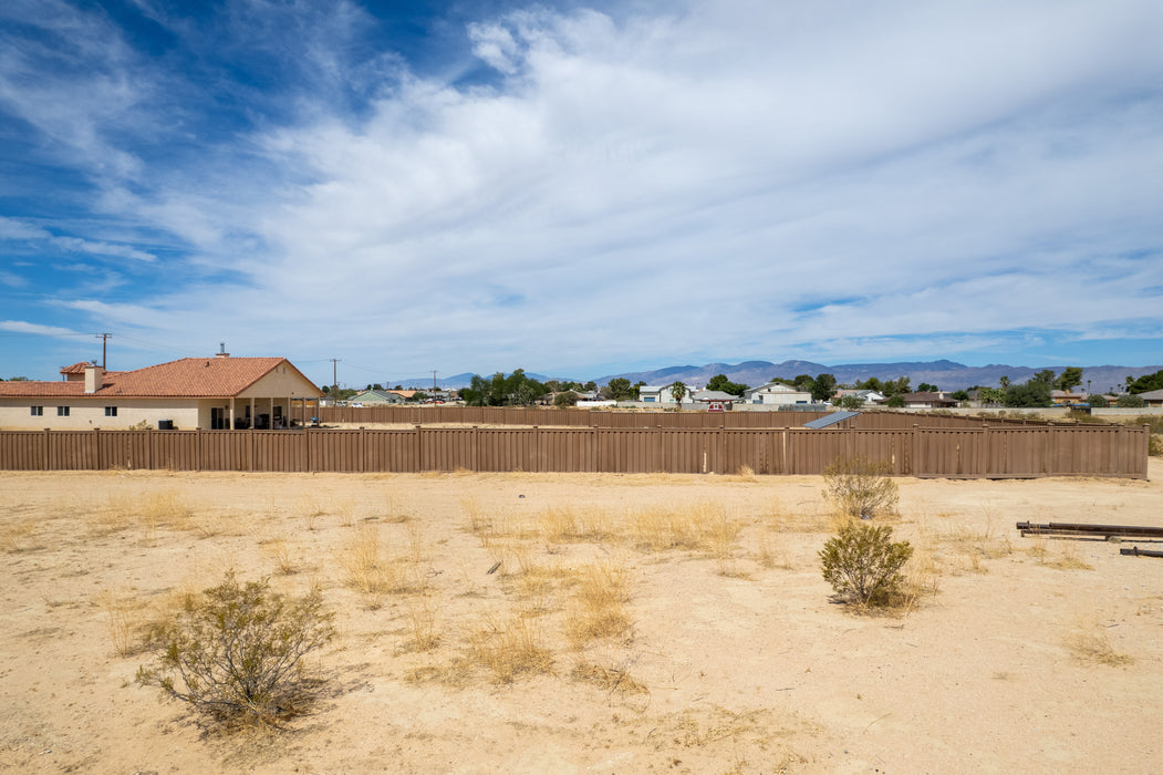 1.27 Acres California City, Kern County, CA (Power, Water, & Paved Road)