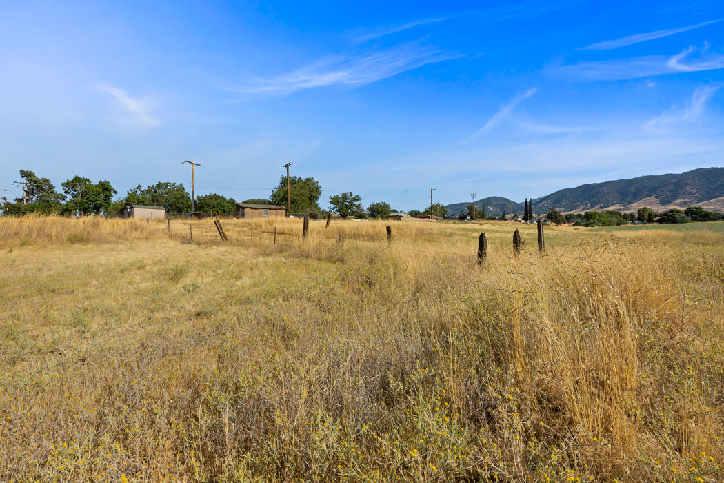 8.28 Acres Tehachapi, Kern County, CA (Power & Paved Road)