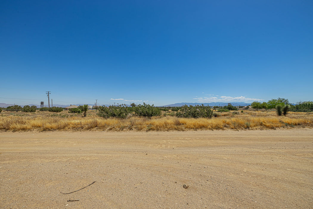 4.55 Acres Phelan, San Bernardino County, CA (Power & Water)
