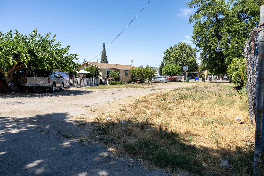 0.18 Acre Selma, Fresno County, CA (Power, Water, & Paved Road)