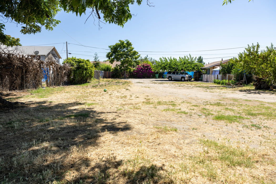 0.18 Acre Selma, Fresno County, CA (Power, Water, & Paved Road)