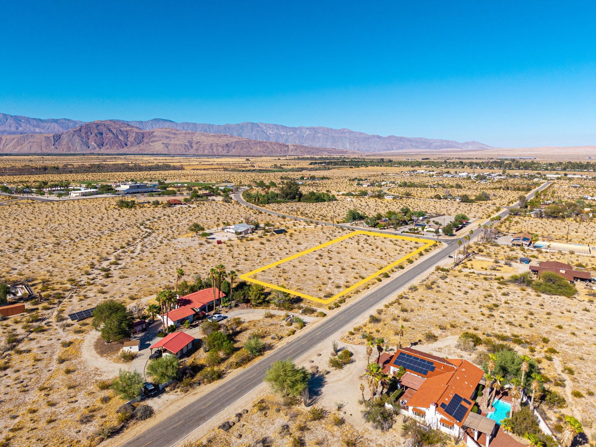 1.47 Acres Borrego Springs, San Diego County, CA (Power, Water, & Paved Road)