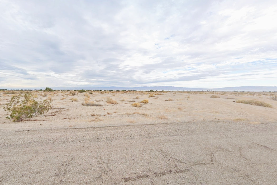 0.53 Acre Salton City, Imperial County, CA (Water & Paved Road)