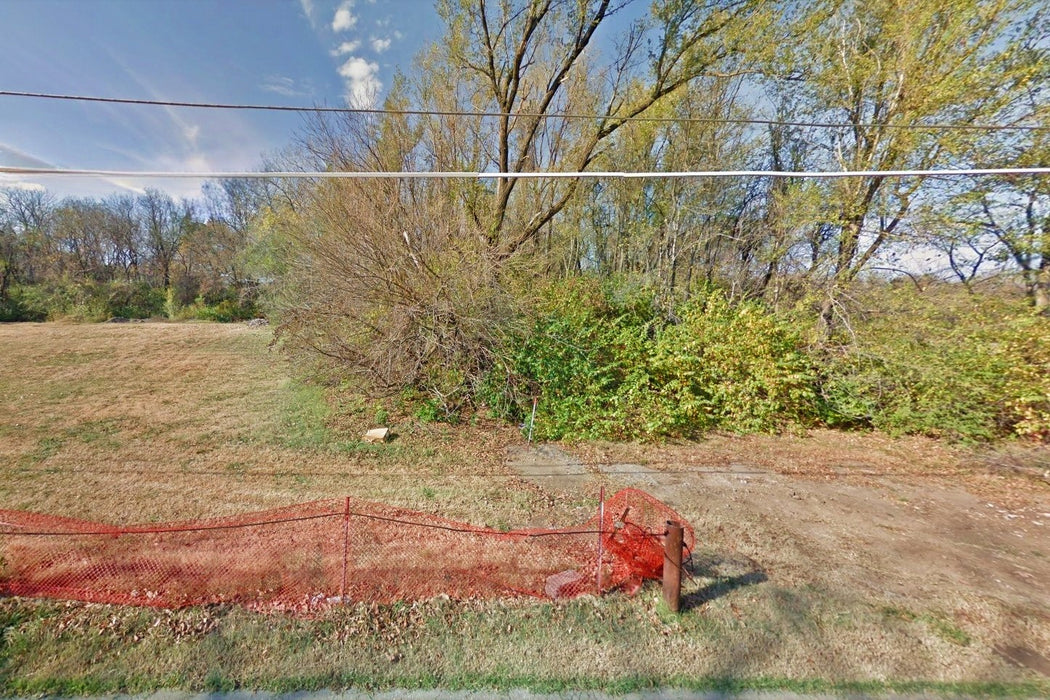 0.11 Acre Topeka, Shawnee County, KS (Power, Water, & Paved Road)