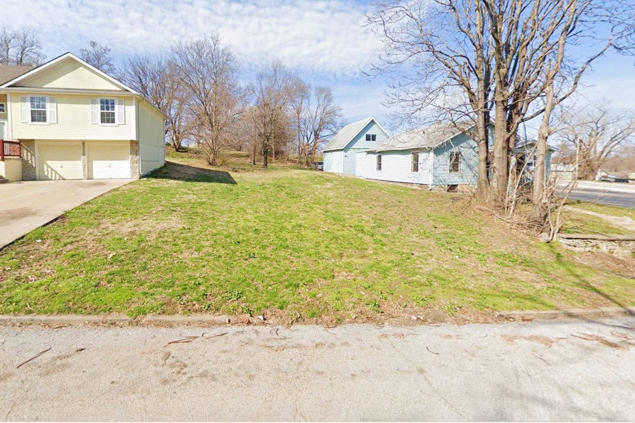 0.08 Acre Kansas City, Wyandotte County, KS (Power, Water, & Paved Road)