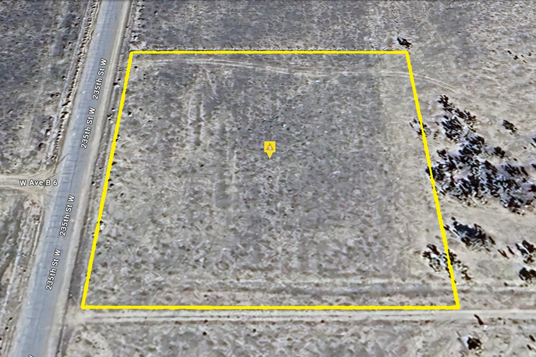 1.73 Acres Lancaster, Los Angeles County, CA (Paved Road)