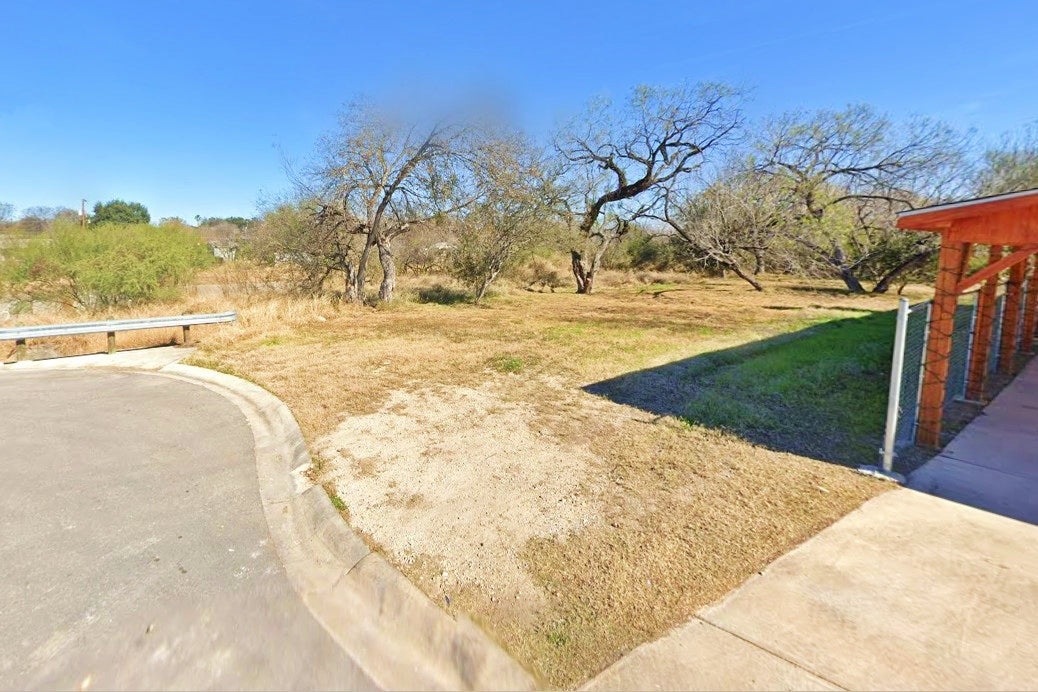 0.19 Acre San Antonio, Bexar County, TX (Power, Water, & Paved Road)