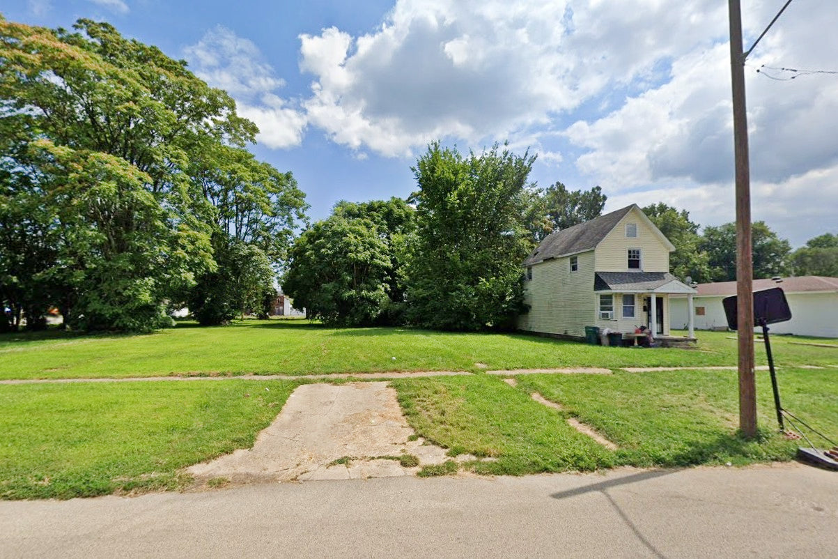 0.17 Acre Springfield, Sangamon County, IL (Power, Water, & Paved Road)