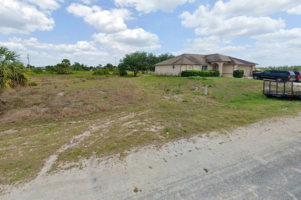 0.23 Acre Lehigh Acres, Lee County, FL (Power, Water, & Paved Road)