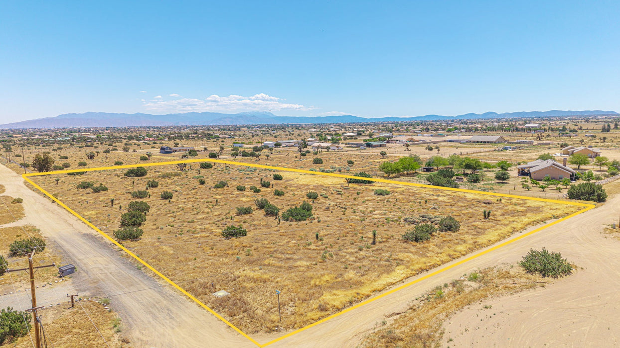 4.55 Acres Phelan, San Bernardino County, CA (Power & Water)
