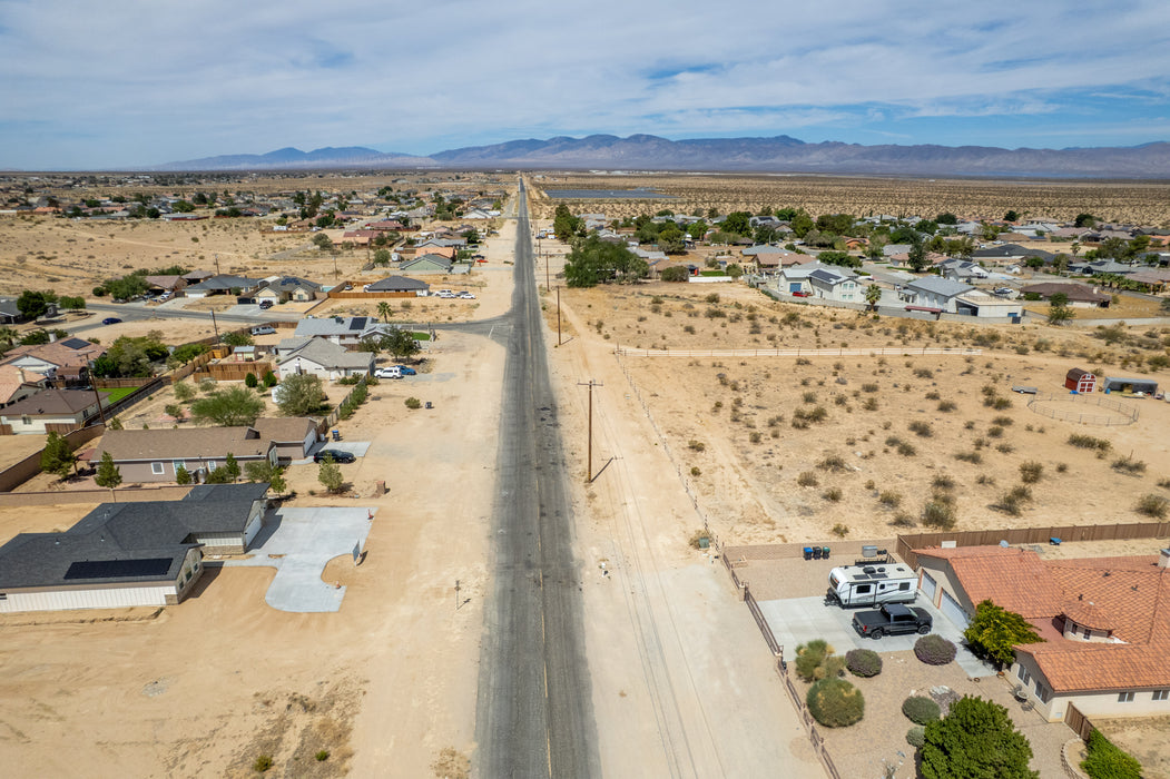 1.27 Acres California City, Kern County, CA (Power, Water, & Paved Road)