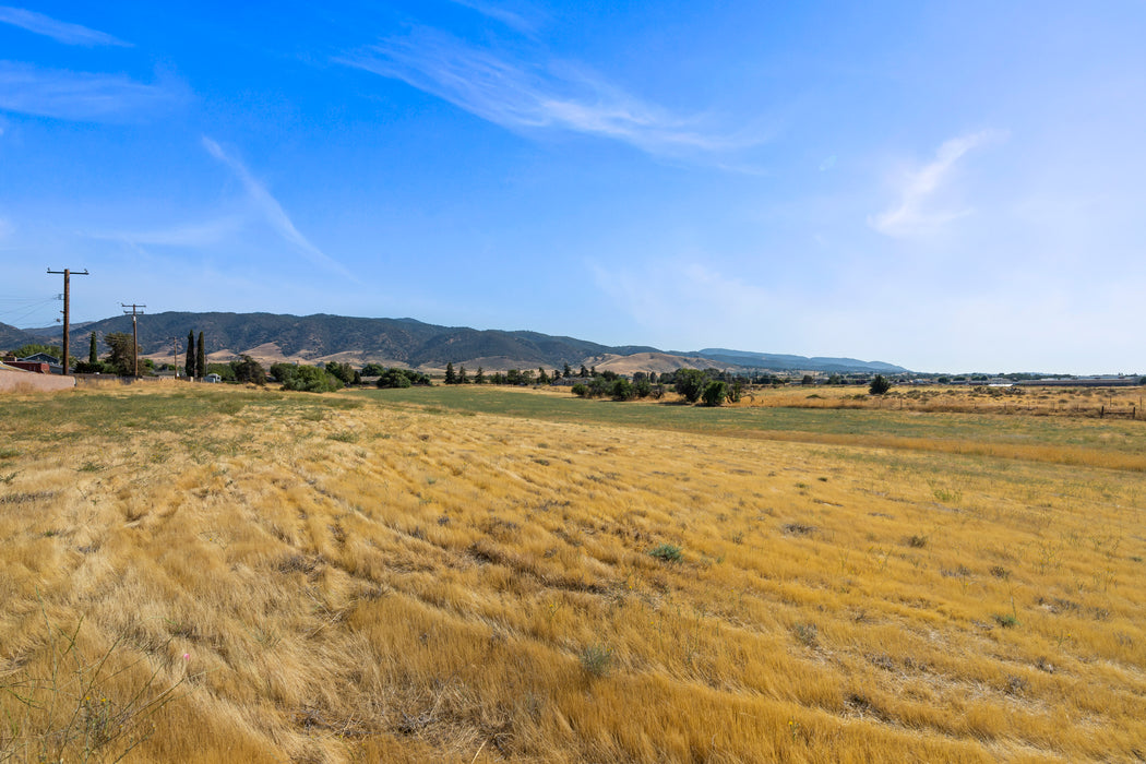 8.28 Acres Tehachapi, Kern County, CA (Power & Paved Road)