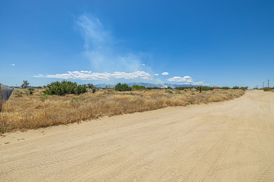 4.55 Acres Phelan, San Bernardino County, CA (Power & Water)