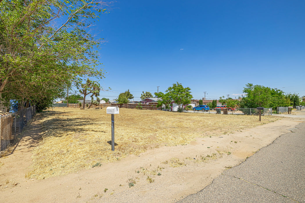 0.26 Acre Hesperia, San Bernardino County, CA (Power, Water, & Paved Road)
