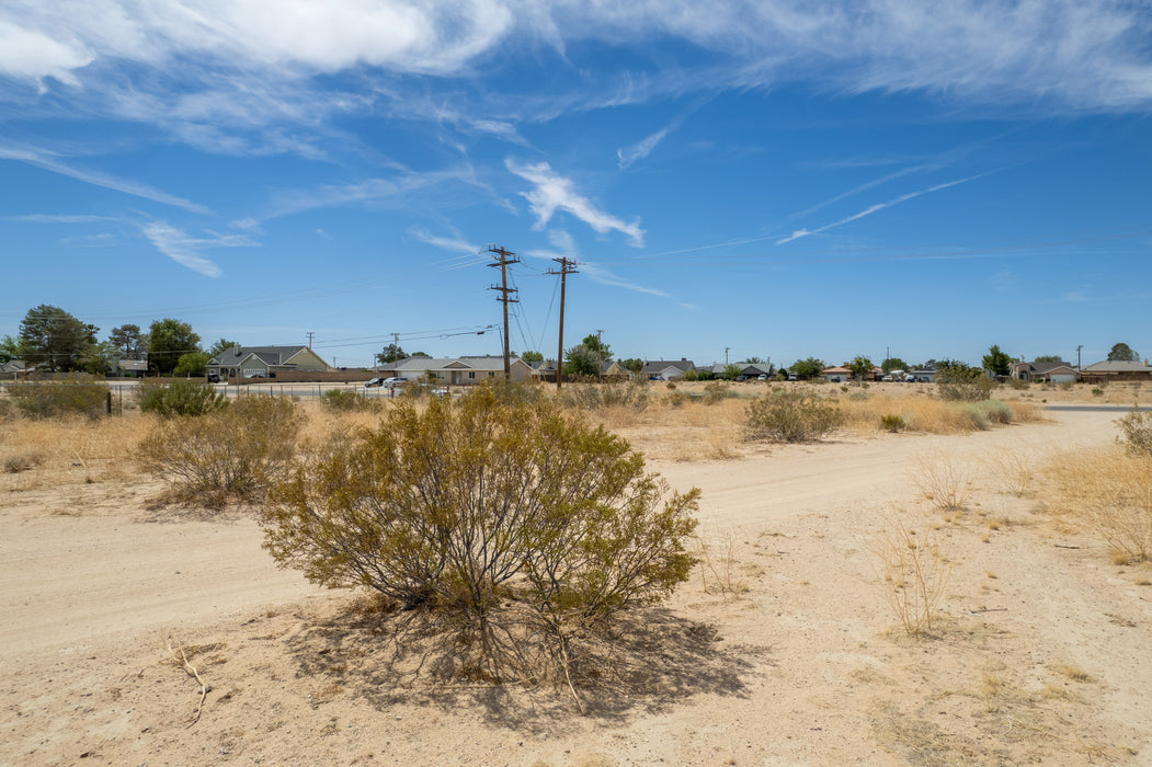 1.27 Acres California City, Kern County, CA (Power, Water, & Paved Road)