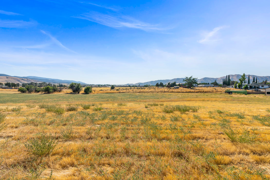 8.28 Acres Tehachapi, Kern County, CA (Power & Paved Road)