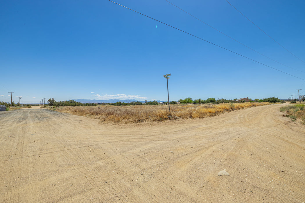 4.55 Acres Phelan, San Bernardino County, CA (Power & Water)
